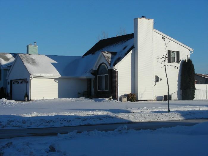 275 E Stuart Dr., Oak Creek, WI 53154