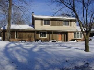 5703 Rochelle Dr., Greendale, WI 53129