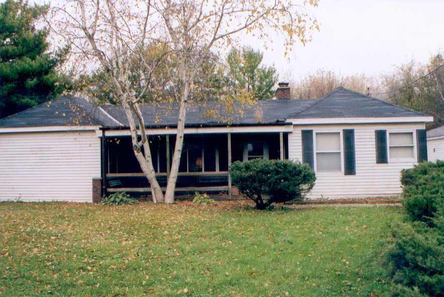 754 Glacier Rd., Pewaukee, WI 53072