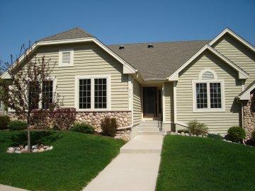 215 Endfield Cir., Waukesha, WI 53186