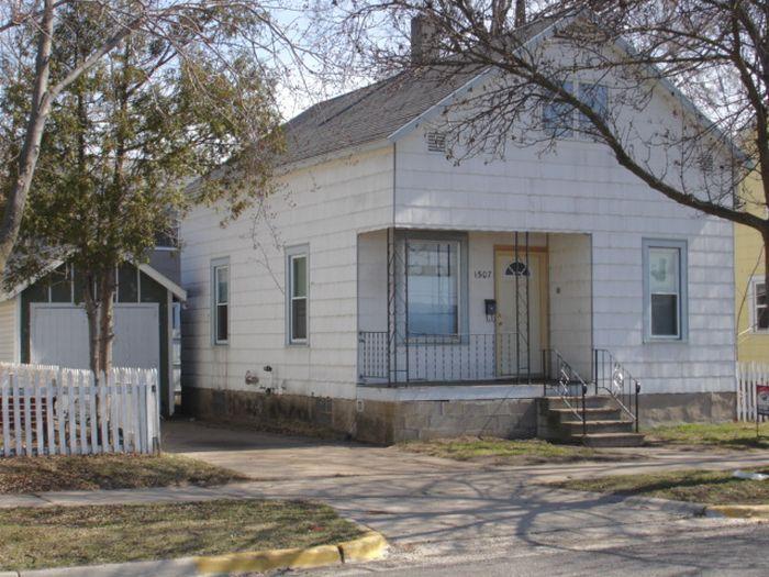 1507 S 5th Ave., La Crosse, WI 54601