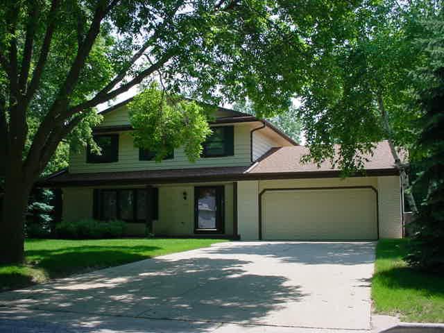 9074 N Maura Ln., Brown Deer, WI 53223