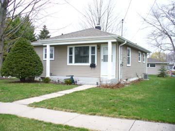418 W 5th St., Oconomowoc, WI 53066