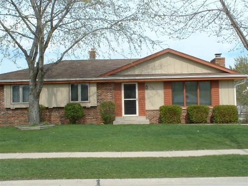 7594 S Manor, Oak Creek, WI 53154