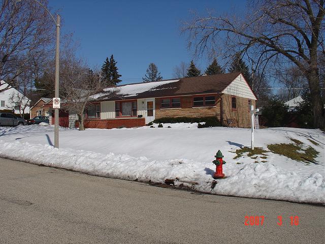 304 N 114th St, Wauwatosa, WI 53226