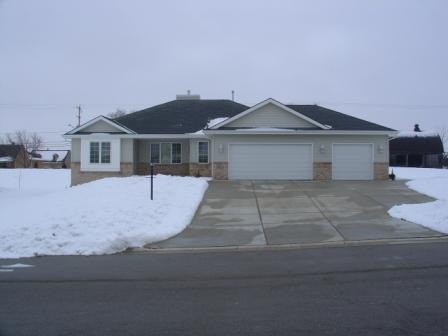 8871 S Pond View Dr., Oak Creek, WI 53154