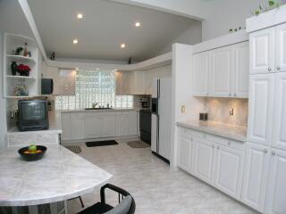 2320 W Greenwood Rd., Glendale, WI 53209