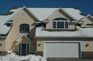 1096 Quinlan Dr #B, Pewaukee, WI 53072