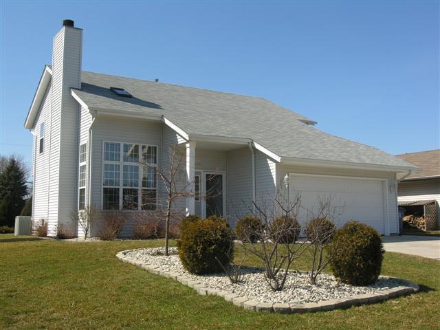 8619 S Stone Creek Dr., Oak Creek, WI 53154