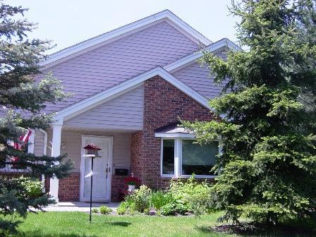 7042 W Hummingbird, Milwaukee, WI 53223