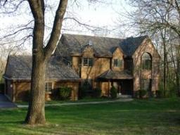 W335S9546 Red Brae Dr, Mukwonago, WI 53149