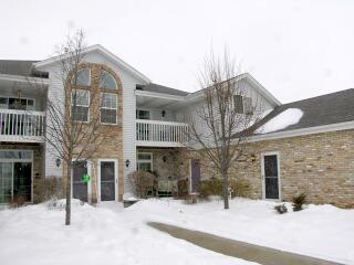 437 W Aspen Dr. #4, Oak Creek, WI 53154