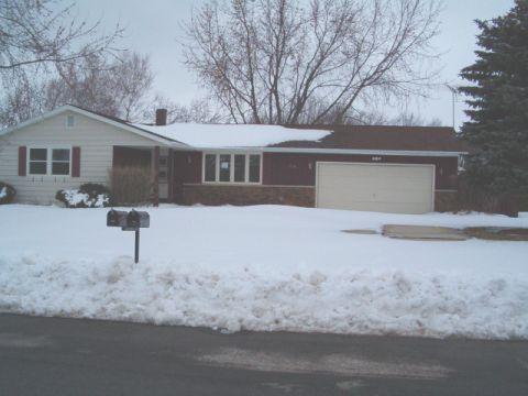 1704 Sunset Ln., New Holstein, WI 53061
