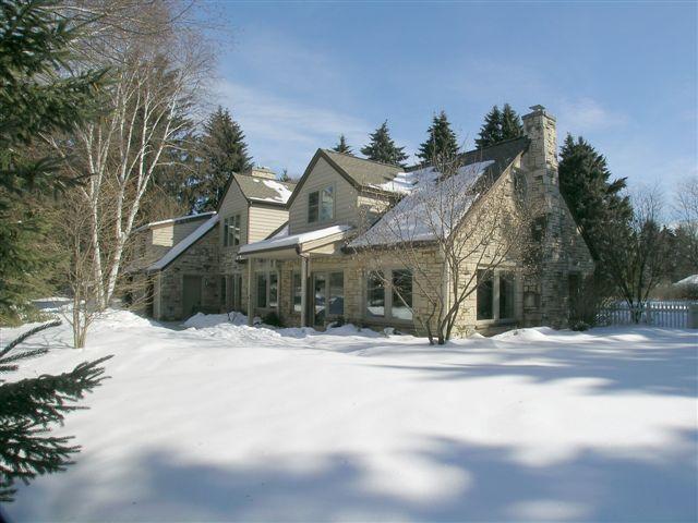 11516 N Spring Ave, Mequon, WI 53092