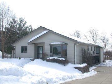 1284 Sunnyridge Rd. #2, Pewaukee, WI 53072