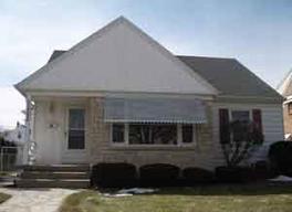 3323 W Lakefield Dr., Milwaukee, WI 53215