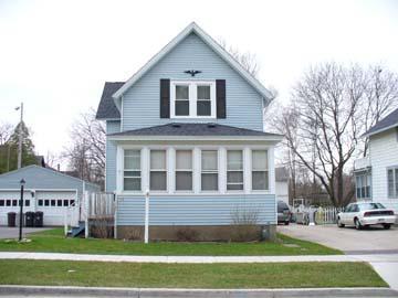 113 W 3rd St, Oconomowoc, WI 53066
