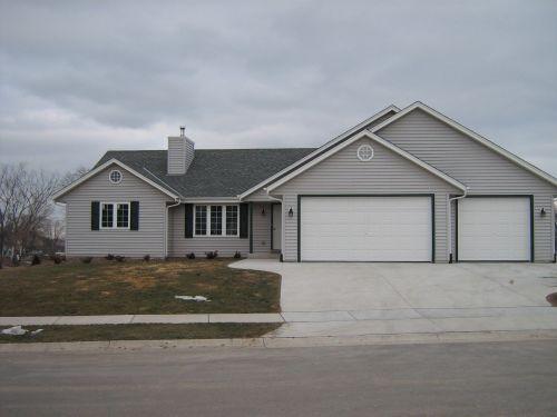 998 Bluebird Ln., Hartford, WI 53027