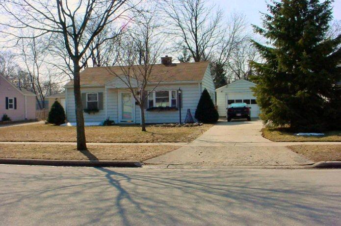 607 Hillcrest St, West Bend, WI 53095