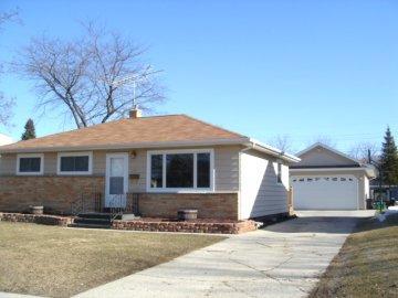 329 Parkfield Dr., West Bend, WI 53095