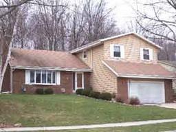 1000 Cherrywood Cir, West Bend, WI 53090