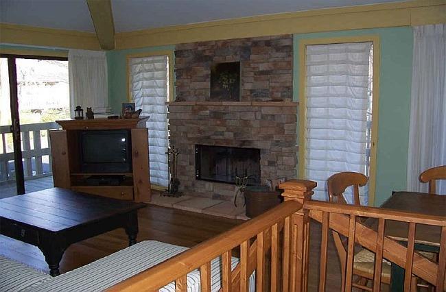 512 Tam O Shanter Dr. #B, Fontana, WI 53147