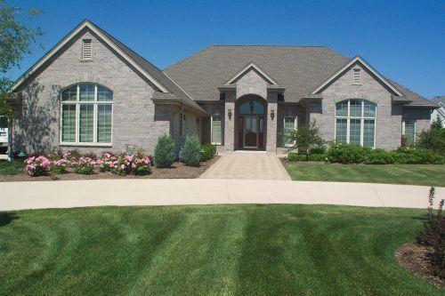9080 Kensington Way, Franklin, WI 53132
