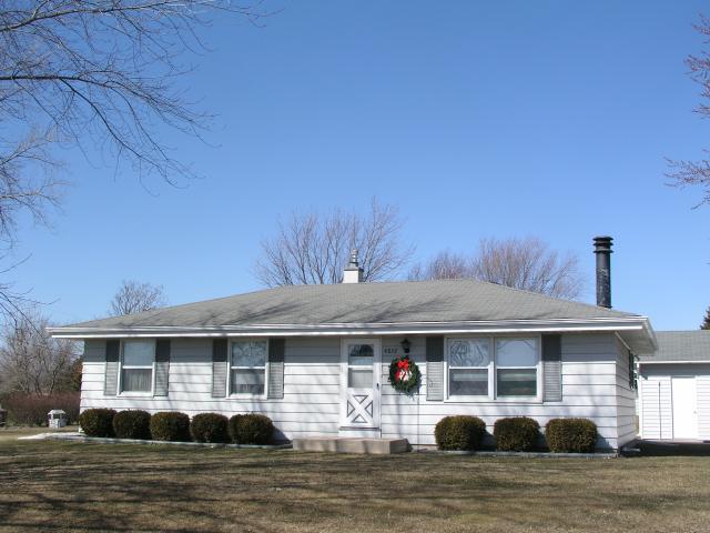 4852 Cedarview Dr, West Bend, WI 53095