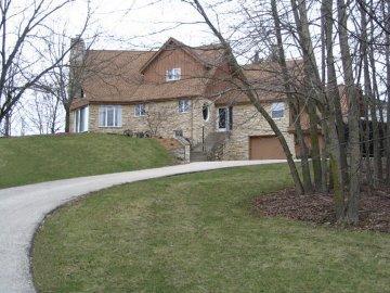 W272S8620 Hillview Dr., Vernon, WI 53149