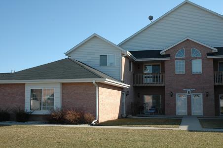 N25W24129 River Park Dr. #8, Pewaukee, WI 53072