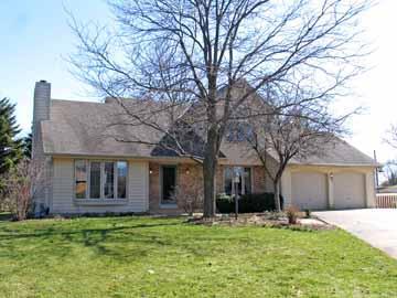 11801 W Woodland Cir., Hales Corners, WI 53130