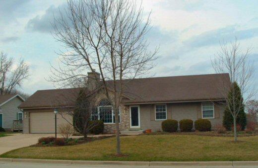 8880 W Travis Ln, Franklin, WI 53132