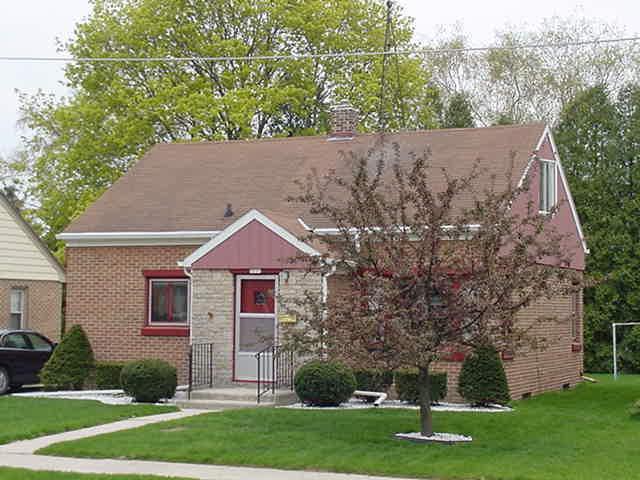 2237 Russell Ln., Manitowoc, WI 54220