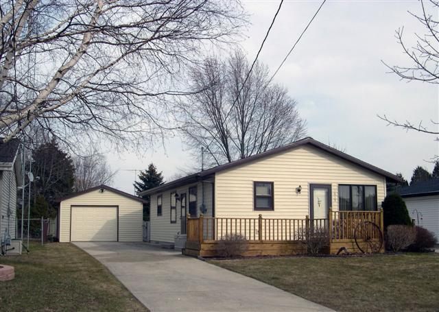 1619 Fern Dr, Manitowoc, WI 54220