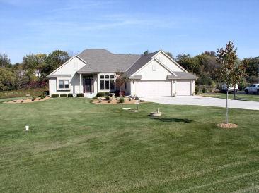 S38W22170 Arlo Dr., Waukesha, WI 53189