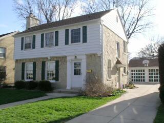 2642 N 90th St, Wauwatosa, WI 53226