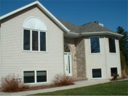 706 Woodlawn Dr., Manitowoc, WI 54220