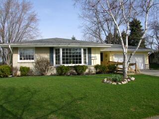 5174 Lakeside Dr., Greendale, WI 53129