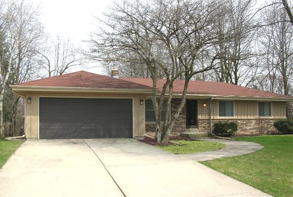 3700 S Maplewood Ln., New Berlin, WI 53151