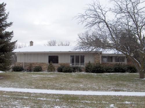 N87W15705 Belleview Blvd, Menomonee Falls, WI 53051
