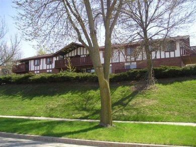 1322 Greenhedge Rd. #A7, Pewaukee, WI 53072