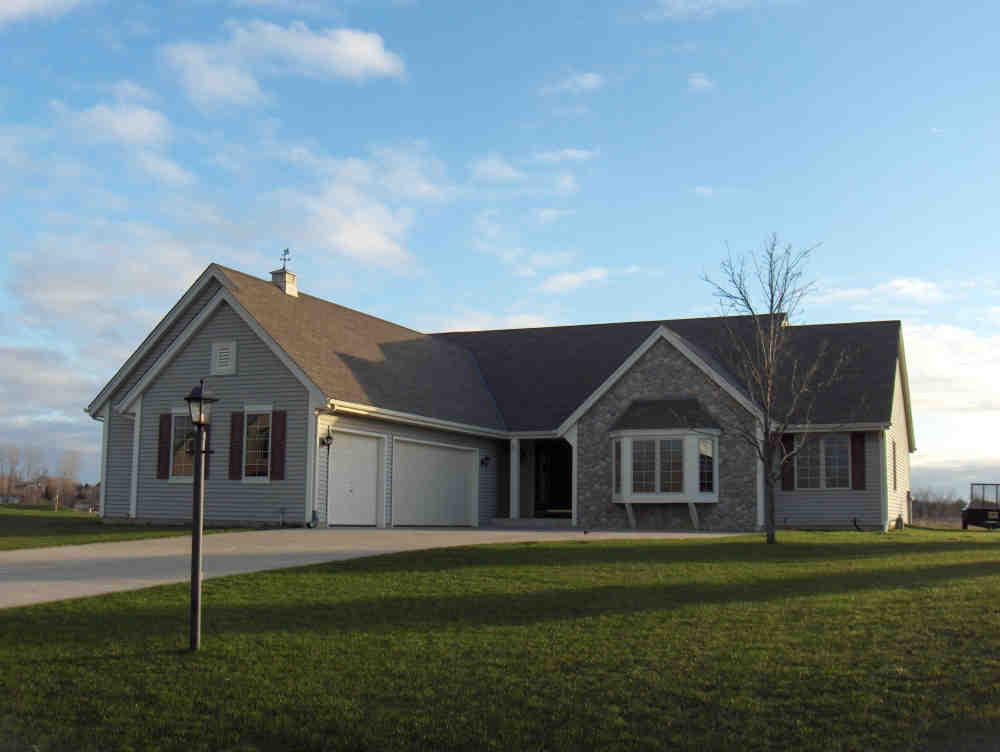 W251S5048 Cartwright Cir., Waukesha, WI 53189