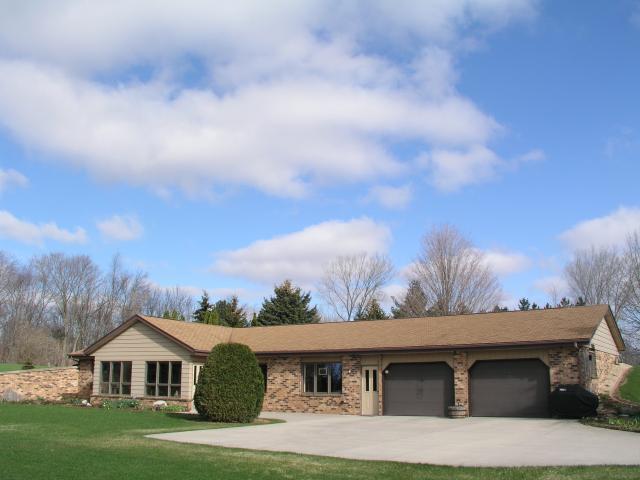 2867 Elmwood Rd., Hartford, WI 53027