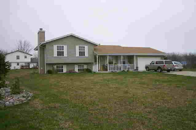 8736 S Fieldpointe Dr., Oak Creek, WI 53154