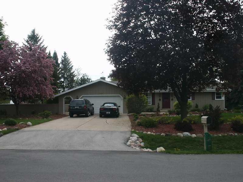 1155 Copenhill Dr., Waukesha, WI 53186