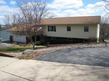 2111 Harris-highland Dr, Waukesha, WI 53188