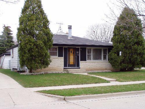 9300 W Eden Pl, Milwaukee, WI 53228