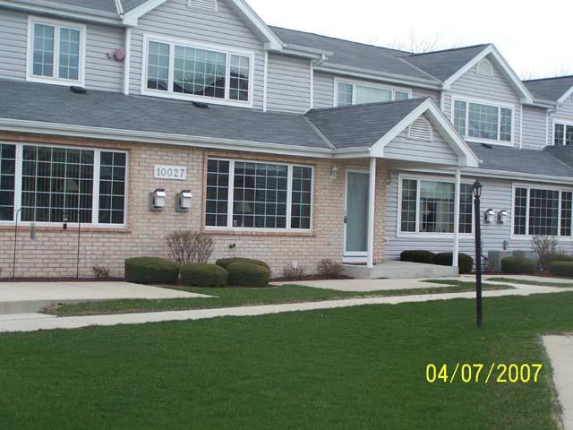 10027 W Whitnall Edge Dr #G, Franklin, WI 53132