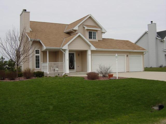 8575 S Whitney Dr., Oak Creek, WI 53154