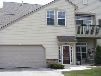 8628 S Roxbury Way, Oak Creek, WI 53154